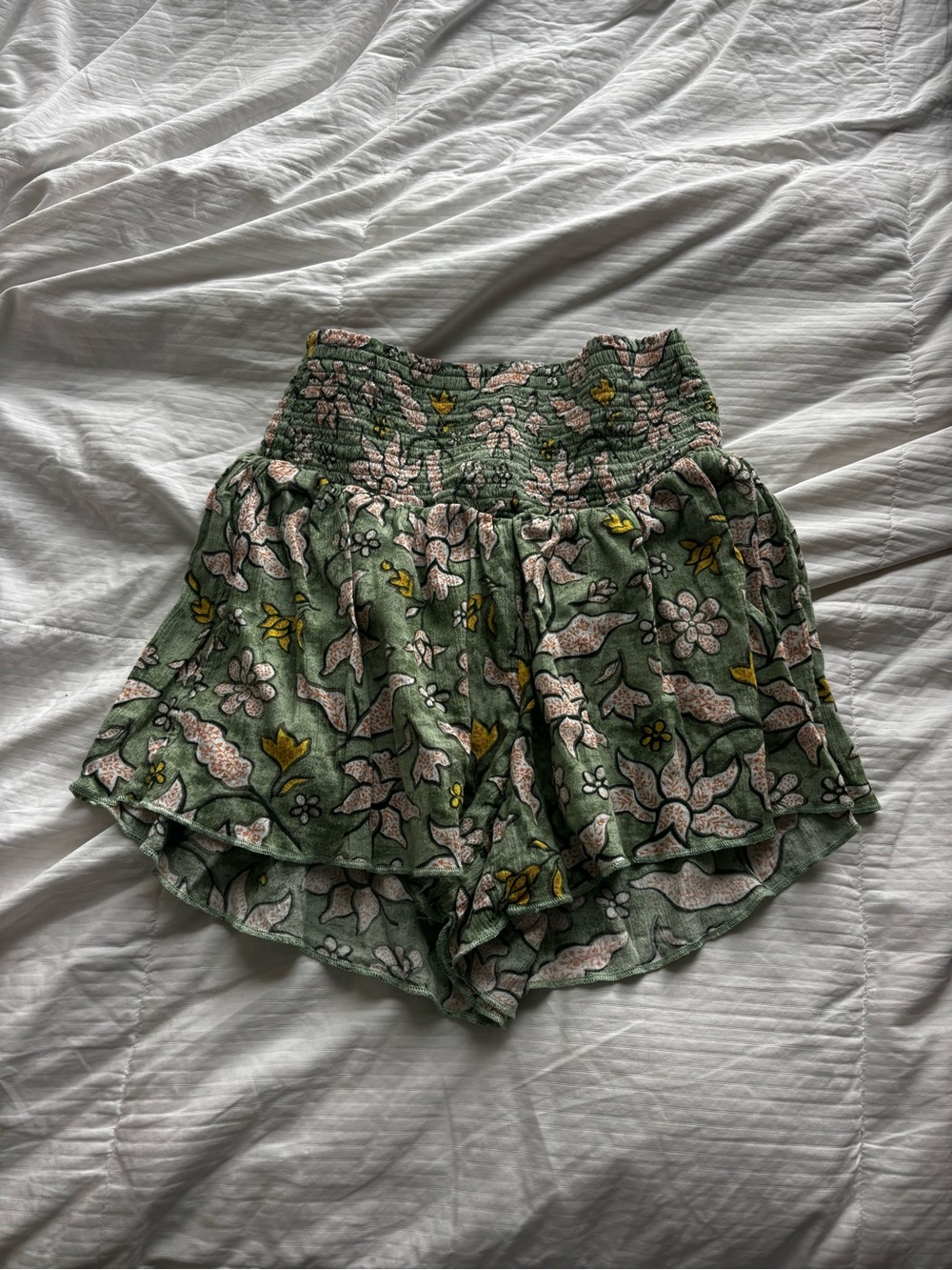 Green Floral Smocked Waist Women's Shorts